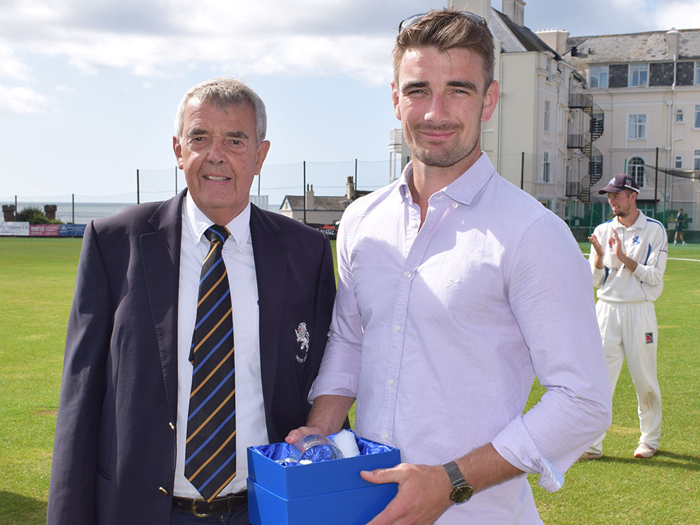 Josh Bess receiving his engraved tankard from county chairman Neil Gamble<br>credit: Conrad Sutcliffe
