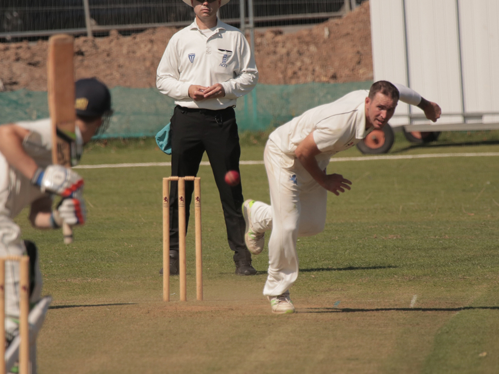 Josh King bowling at pace for North Devon against Plymouth<br>credit: Al Stewart 