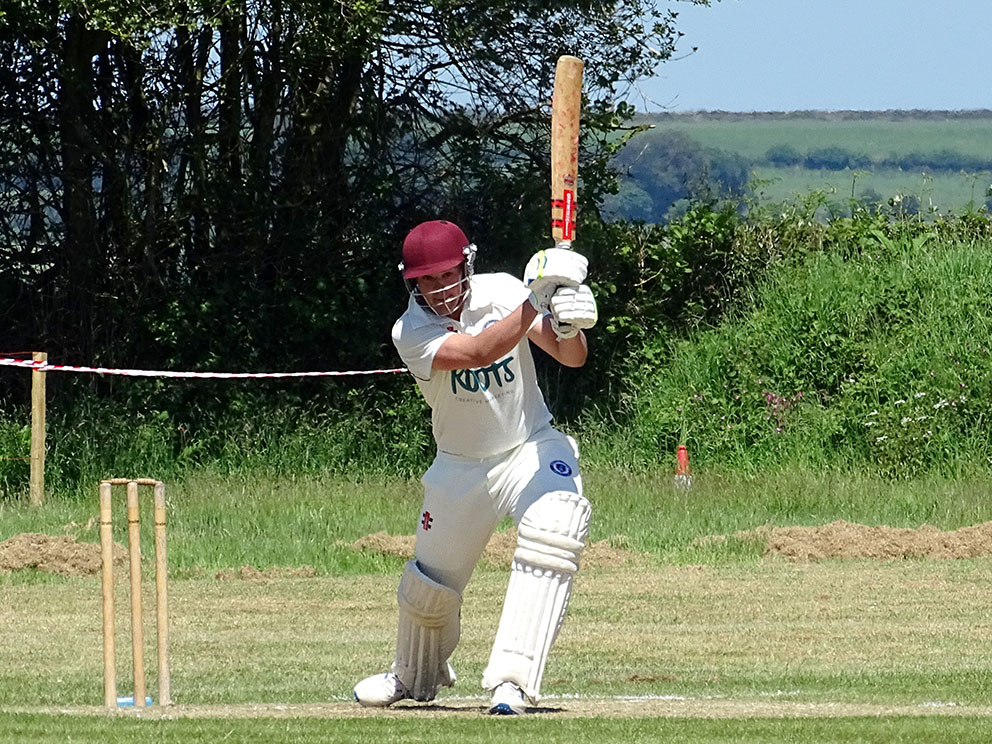 Jimmer Thomas - runs for North Devon in the nail-biting win over Sidmouth<br>credit: Fiona Tyson