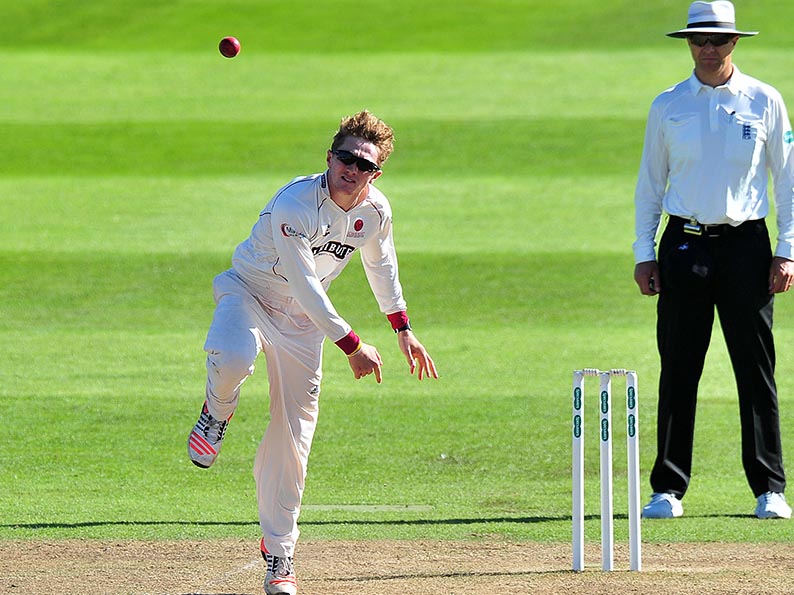Dom Bess bowling for Somerset - photo: ppauk.com