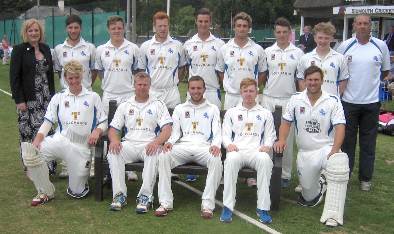 Captain Matt Thompson surrounded by the Devon team at Sidmouth prior to the match against Herefordshire in 2015. Back (left to right): Rachel Toser, Josh Mailling, Ben Williams, Ryan Stevenson, Matt Golding, Zak Bess, Max Curtiis, Dom Bess, Keith Donohue. Front: Harvey Sargent, Trevor Anning, Thompson, Charlie Miles, Barney Huxtable