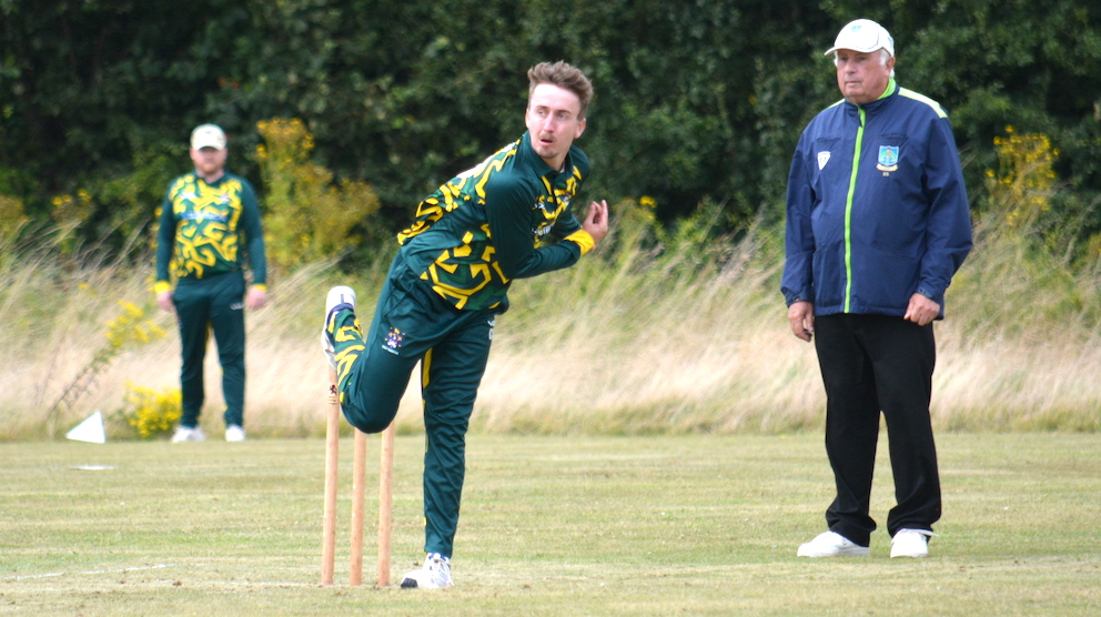 Recalled: Bovey Tracey's Chris Yabsley – in to face Ivybridge<br>credit: Conrad Sutcliffe - no re-use without copyright owner's consent