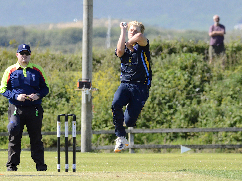 Charlie Ward charges in against Wiltshire armed with the new ball 