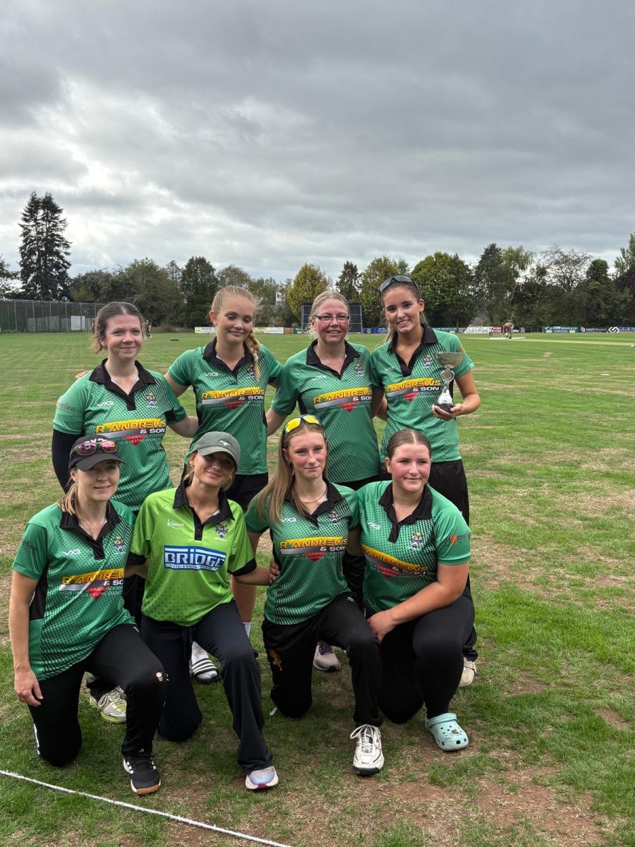 A victorious Bovey Tracey after their 8 A Side trophy victory <br>credit: Chris Sleep A victorious Bovey Tracey after their 8 A Side trophy victory <br>credit: Chris Sleep