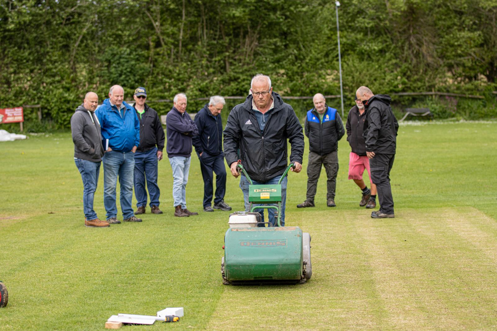 County Pitch Advisor Paul Mitchell gives a verticutting demonstration.
